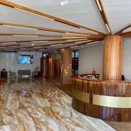 穆莱克斯广场酒店及套房 蒙罗维亚 外观 照片